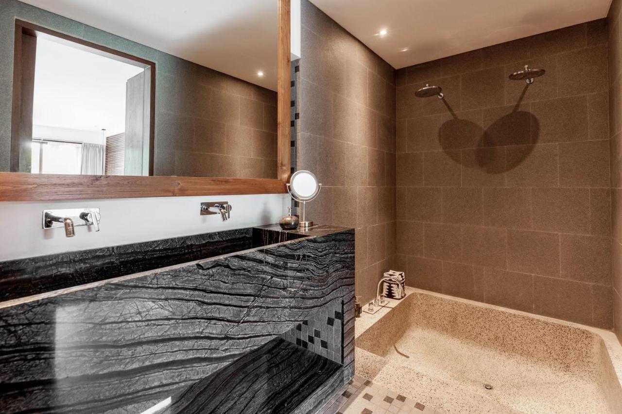 Villa The Aora - Capacious Close To Sights Seminyak (Bali)