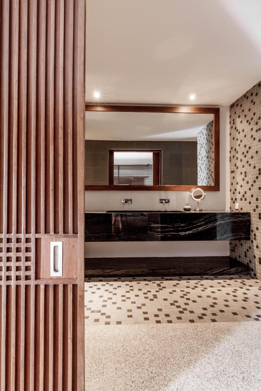 Villa The Aora - Capacious Close To Sights Seminyak (Bali)