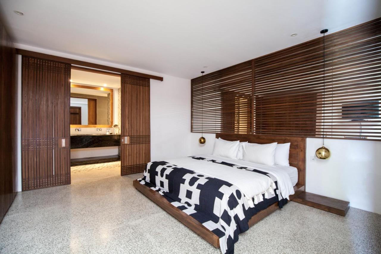 Villa The Aora - Capacious Close To Sights Seminyak (Bali)
