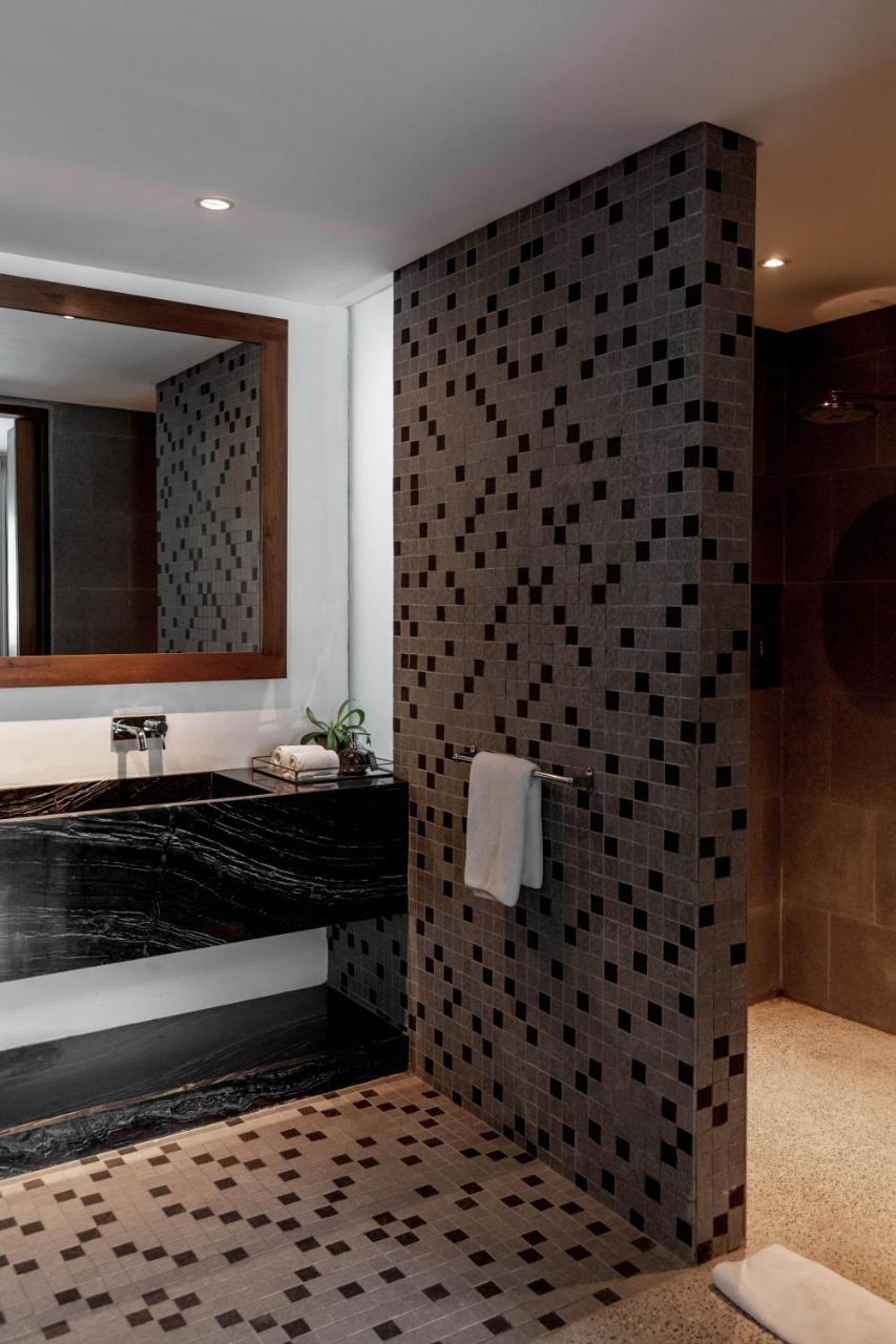 The Aora - Capacious Close To Sights Villa *