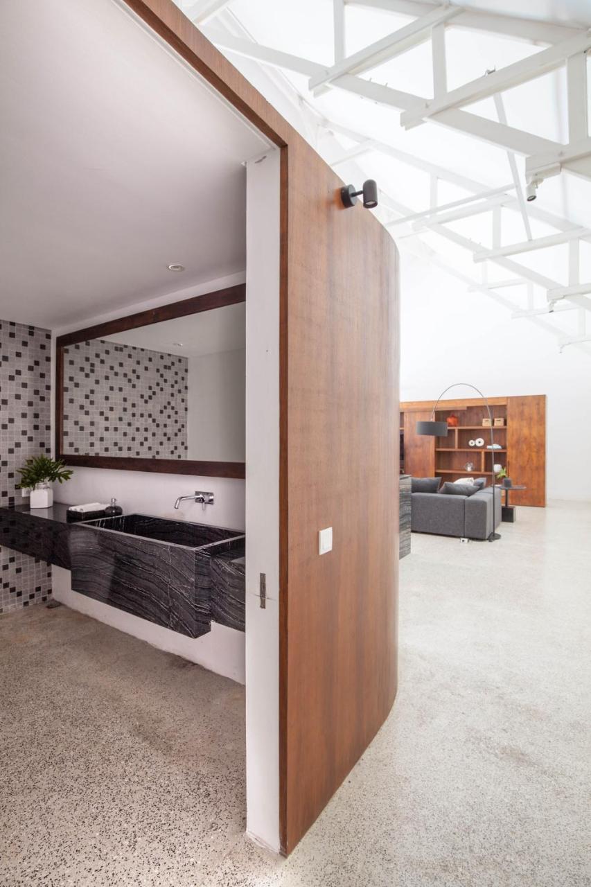 The Aora - Capacious Close To Sights Villa *