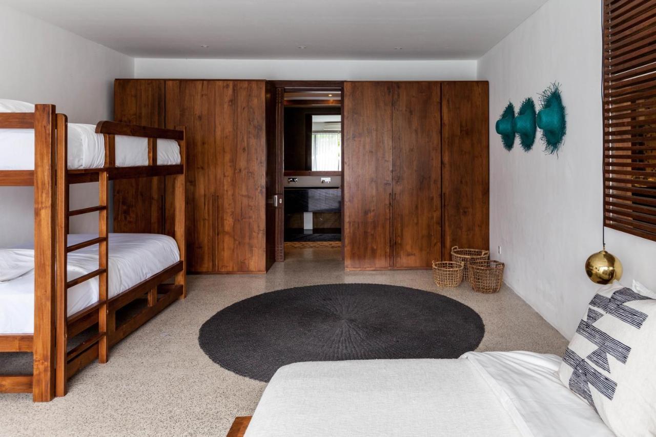 Villa The Aora - Capacious Close To Sights *