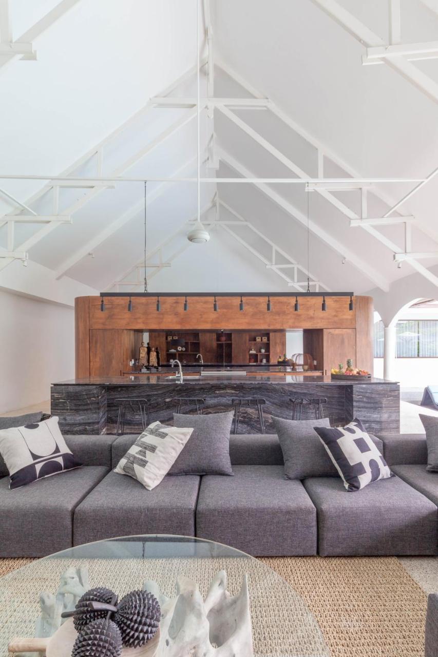 Villa The Aora - Capacious Close To Sights