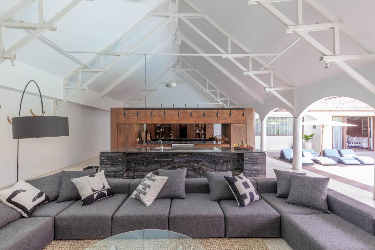 Villa The Aora - Capacious Close To Sights